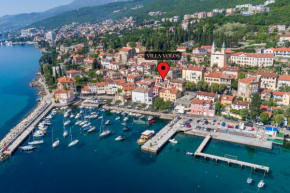 Villa Volos with roof terrace, sea view, free private parking